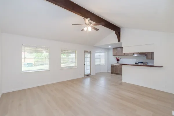 $2,100 | 5704 Leggett Lane, Pearland, TX 77584