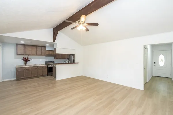 $2,100 | 5704 Leggett Lane, Pearland, TX 77584