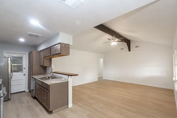 $2,100 | 5704 Leggett Lane, Pearland, TX 77584