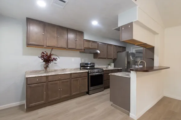 $2,100 | 5704 Leggett Lane, Pearland, TX 77584