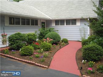 51 Silverbell Road Levittown, PA 19056 - Photo 2 of 12 Gallery Image 2