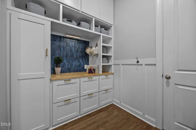 $1,300,000 | 724 Peninsula Forest Place, Cary, NC 27519