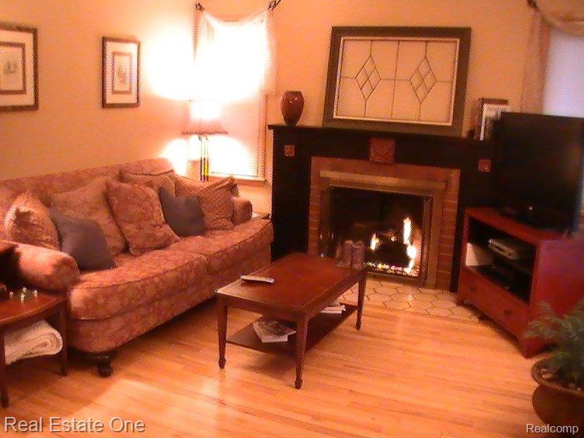 835 Drexel Street Dearborn, MI 48128 - Photo 2 of 24 835 Drexel 017