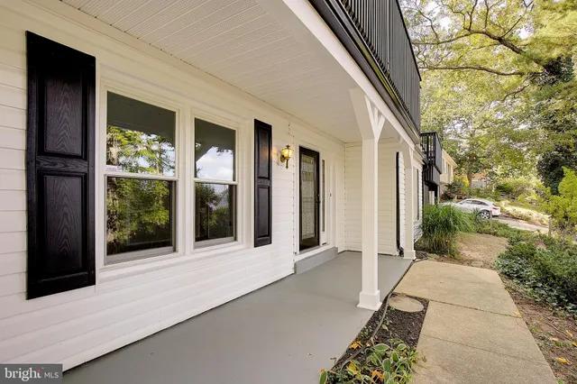 a view of a entrance door of the house