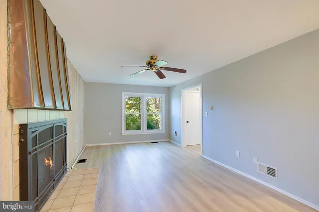 a view of livingroom with window and an entryway