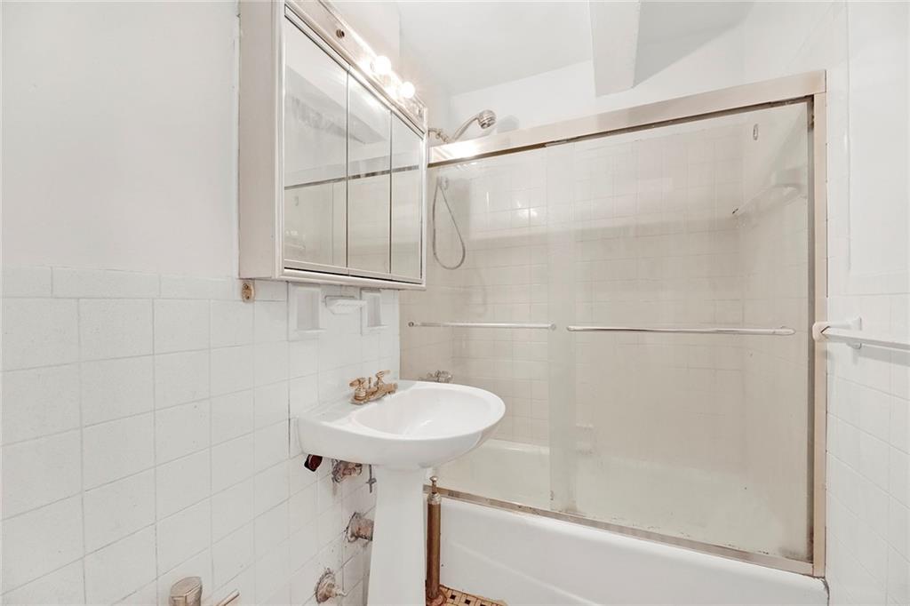 415 Beverley Road, Unit 3R Brooklyn, NY 11218 - Photo 12 of 17 Gallery Image 12