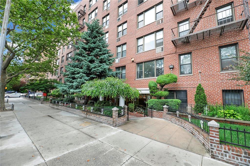 415 Beverley Road, Unit 3R Brooklyn, NY 11218 - Photo 3 of 17 Gallery Image 3