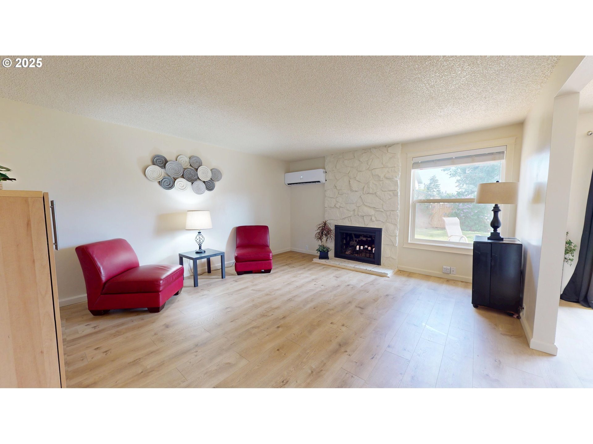 143 V Street Springfield, OR 97477 - Photo 2 of 30