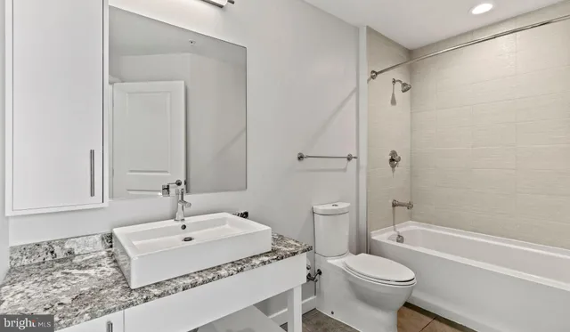 $2,471 | 8300 Wisconsin Avenue, Unit 1B1809, Bethesda, MD 20814