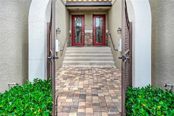 $3,500 | 9107 Napoli Court, Unit 201, Naples, FL 34113