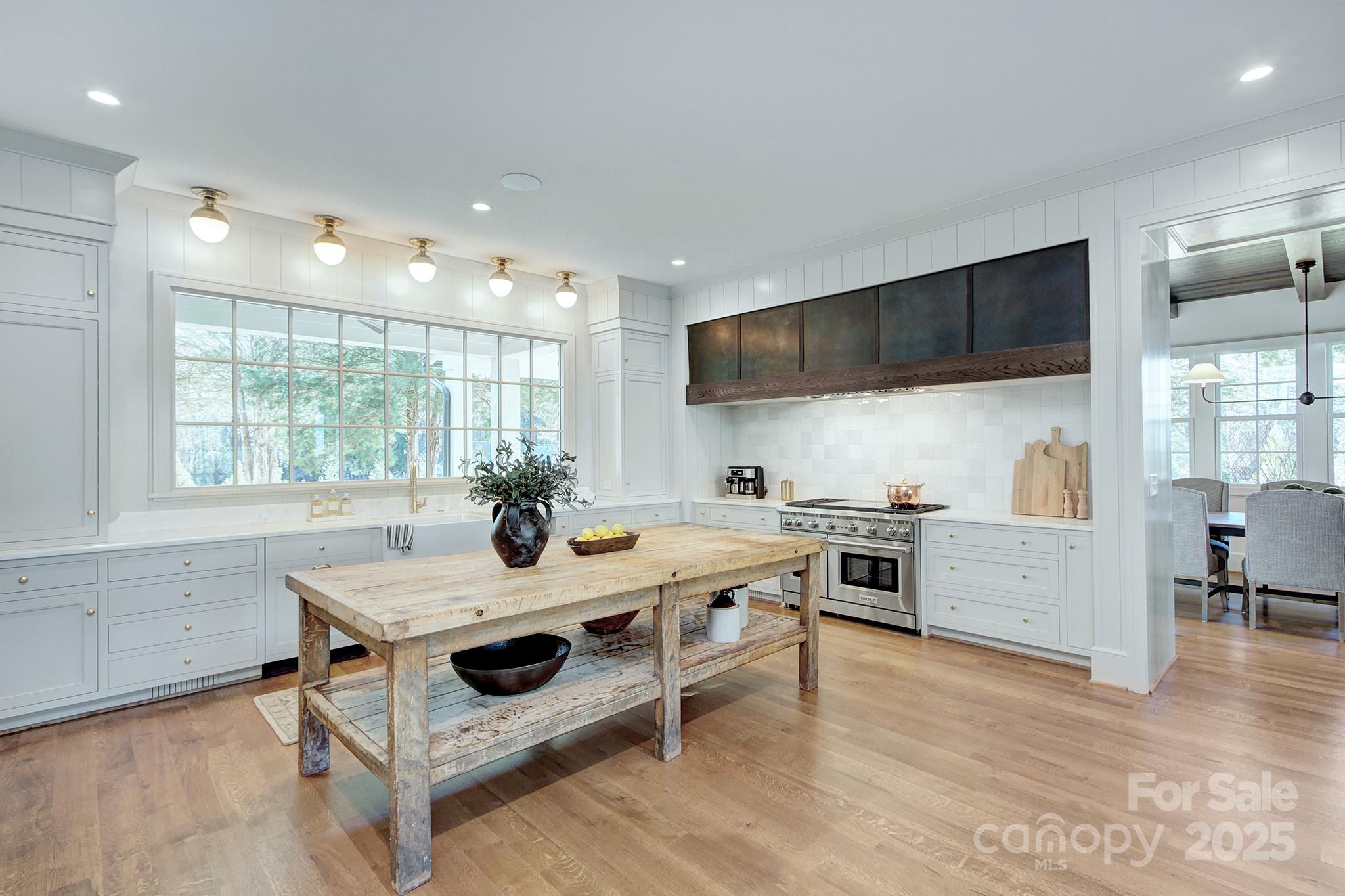 2270 New Gray Rock Road Fort Mill, SC 29708 - Photo 4 of 39 a kitchen with a stove a sink and a refrigerator