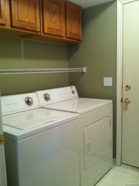 454 Lilly View Court Howell, MI 48843 - Photo 22 of 24 laundry.jpg