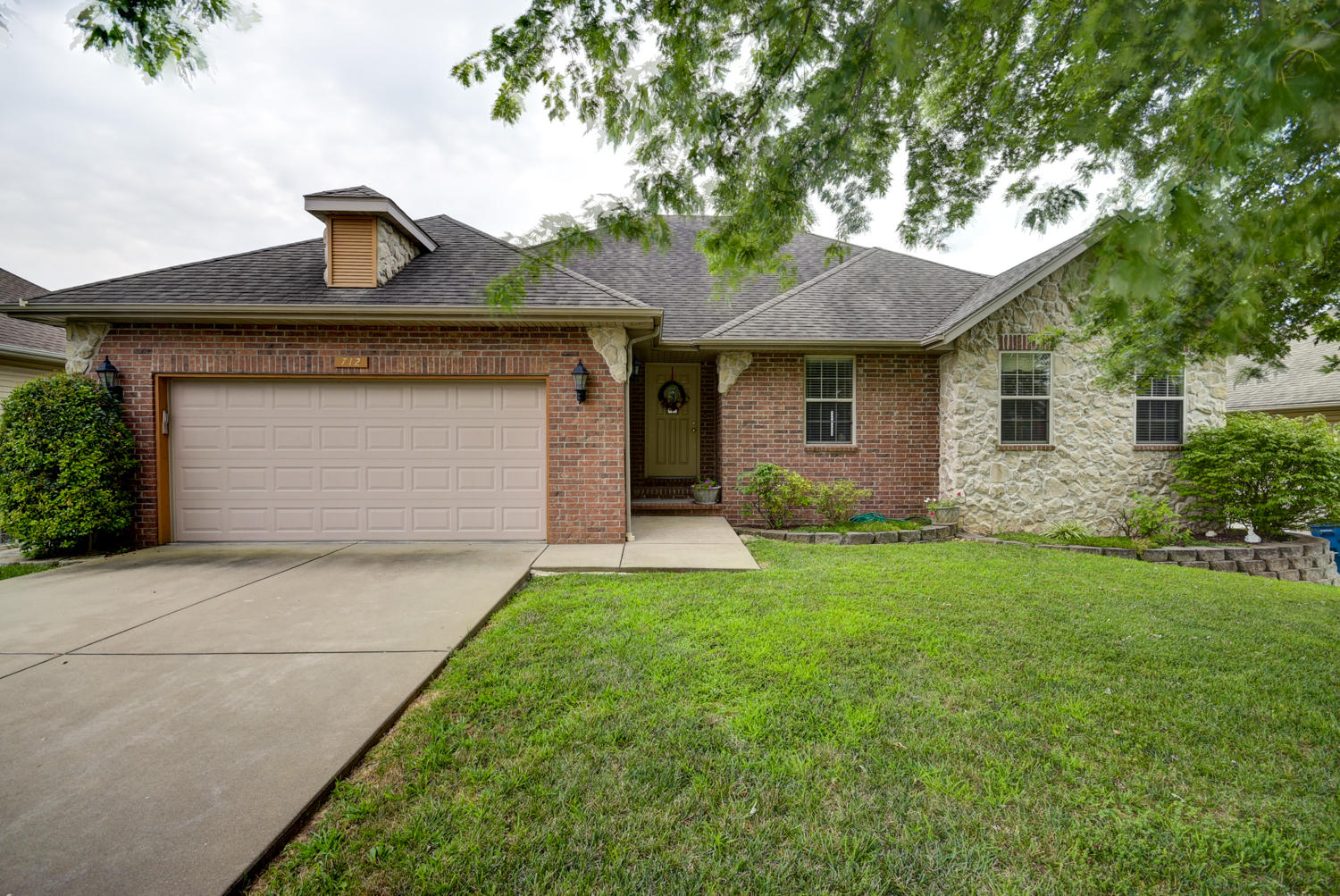 712 Silver Streak Road Nixa, MO 65714 - Photo 1 of 1 712 E Silver Streak Rd-3