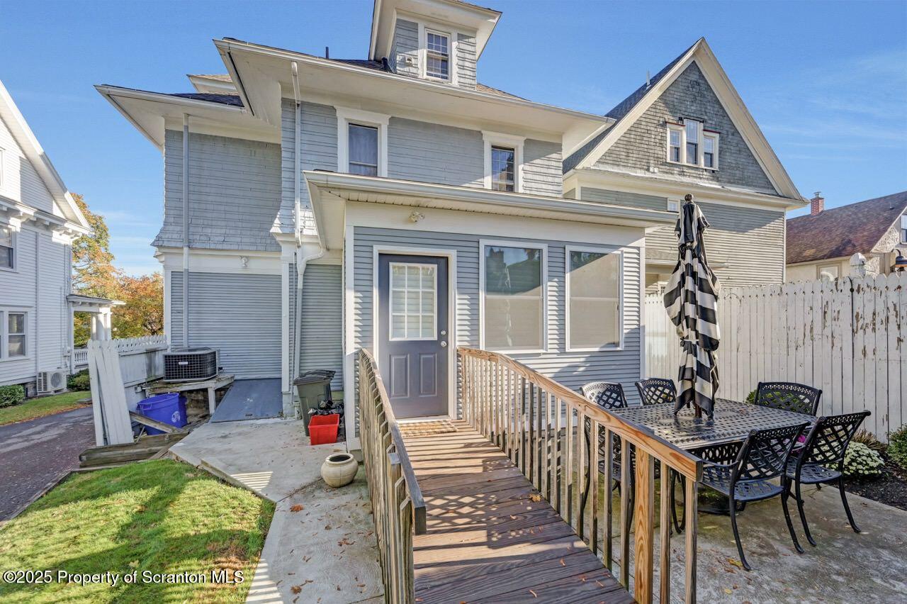 1118 Columbia Street Scranton, PA 18509 - Photo 7 of 92 1118 Columbia St 05 Large