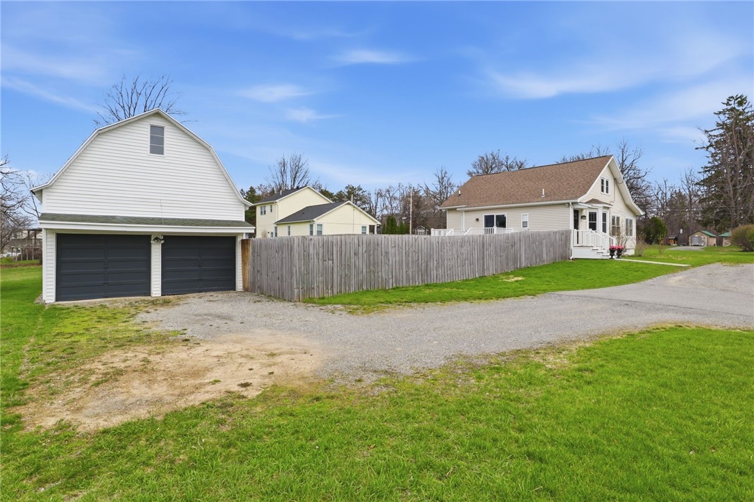 105 Hogan Road Perinton, NY 14450 - Photo 4 of 47