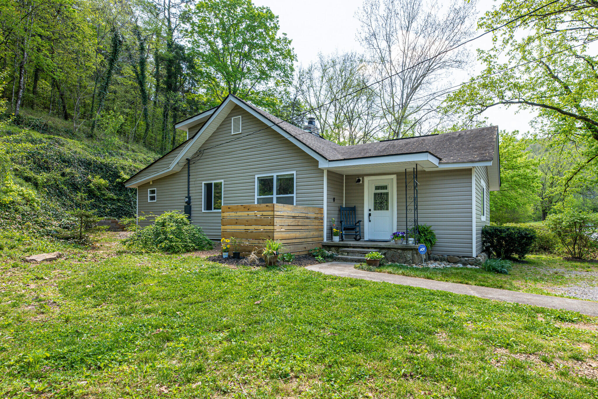 8922 Pedigo Road Powell, TN 37849 - Photo 2 of 30 2 16989-6088b162cccc3