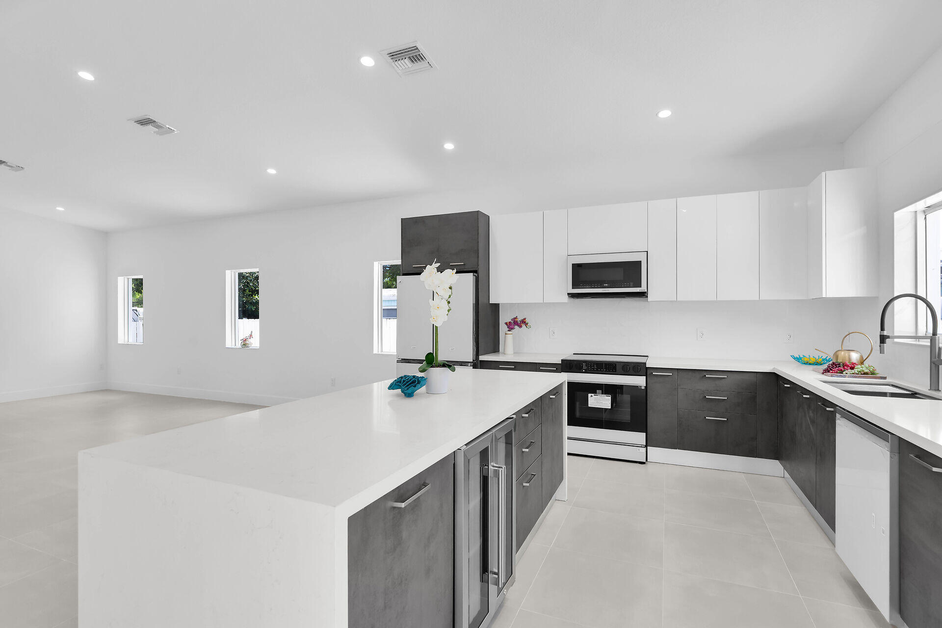 21 Tina Place Key Largo, FL 33037 - Photo 13 of 42 wine cooler