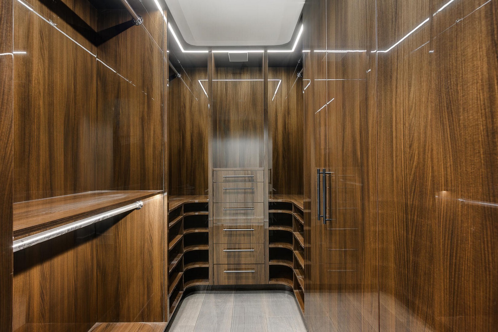 180 East Pearson Street, Unit 5804 Chicago, IL 60611 - Photo 23 of 36