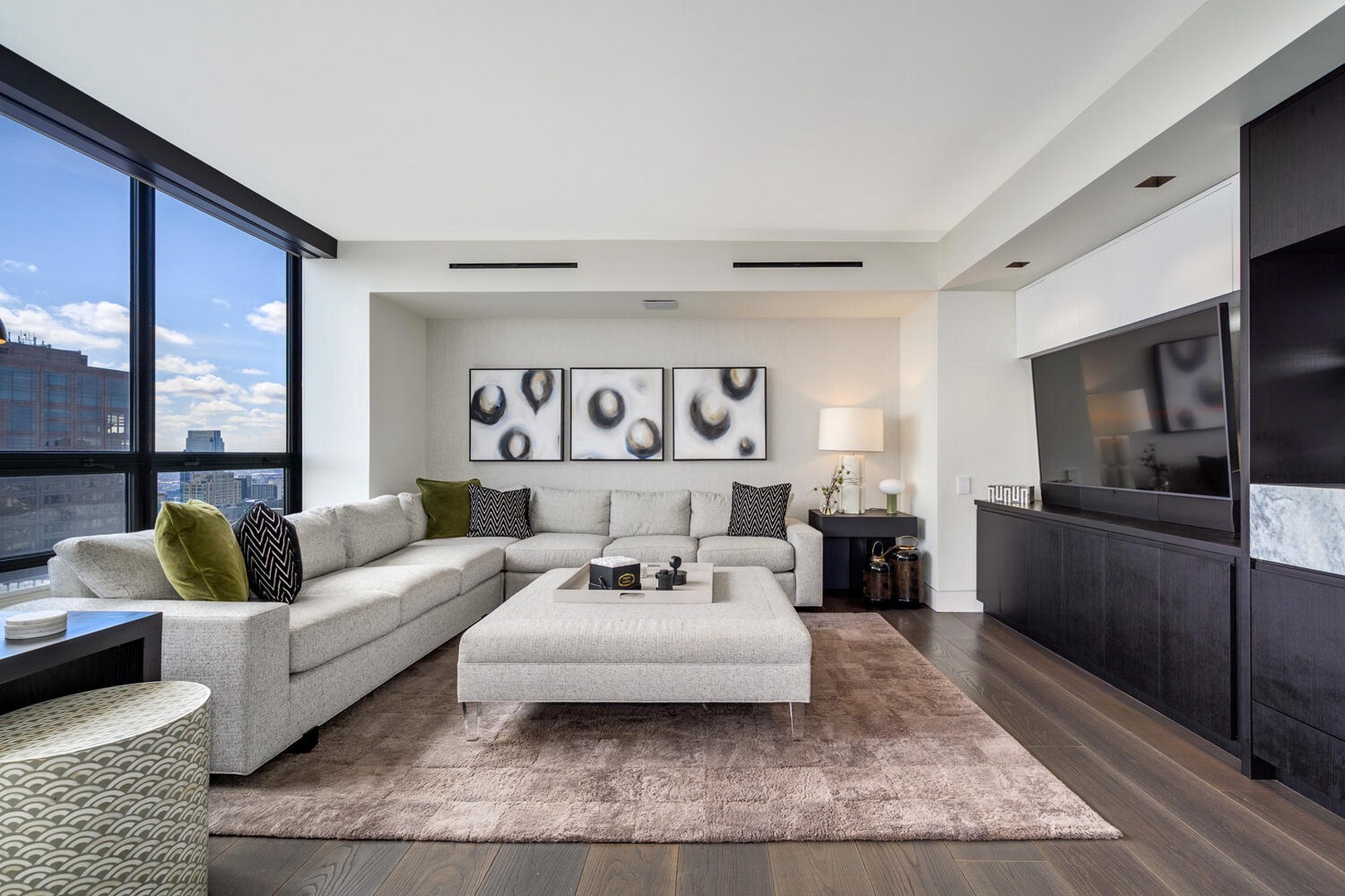 180 East Pearson Street, Unit 5804 Chicago, IL 60611 - Photo 8 of 36