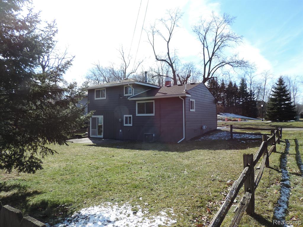 2174 Benstein Road Wolverine Lake, MI 48390 - Photo 4 of 28