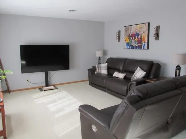 $240,000 | 2337 North Lynn Avenue, Freeport, IL 61032