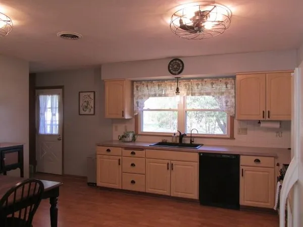 $240,000 | 2337 North Lynn Avenue, Freeport, IL 61032