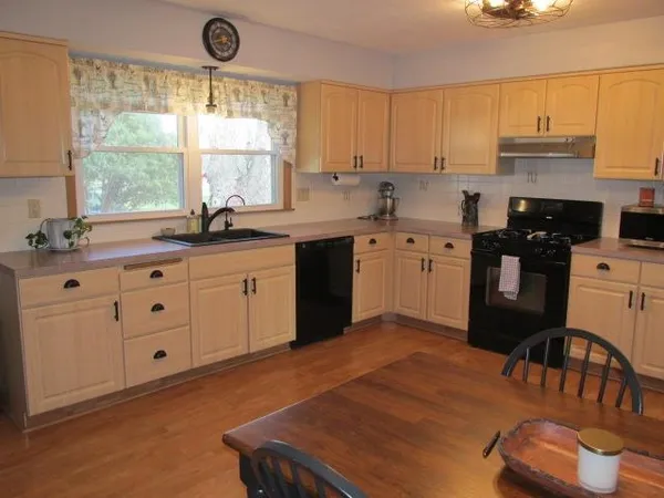 $240,000 | 2337 North Lynn Avenue, Freeport, IL 61032