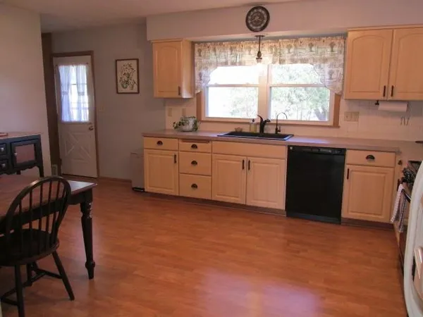 $240,000 | 2337 North Lynn Avenue, Freeport, IL 61032