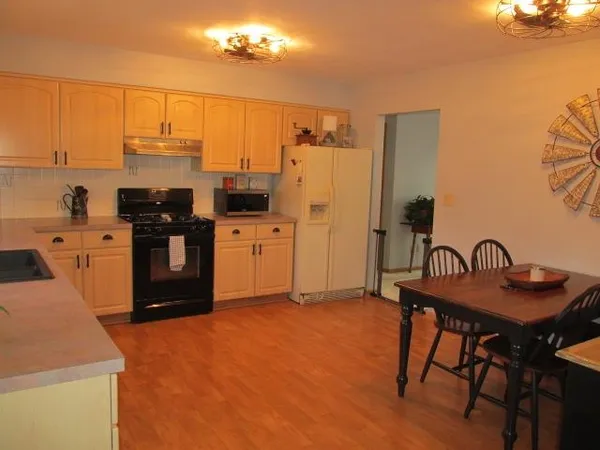 $240,000 | 2337 North Lynn Avenue, Freeport, IL 61032