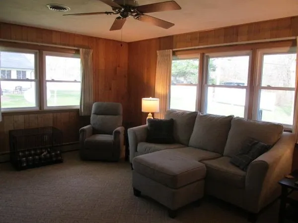 $240,000 | 2337 North Lynn Avenue, Freeport, IL 61032