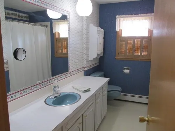 $240,000 | 2337 North Lynn Avenue, Freeport, IL 61032