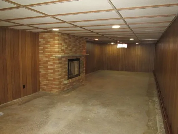 $240,000 | 2337 North Lynn Avenue, Freeport, IL 61032