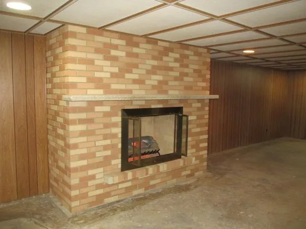 $240,000 | 2337 North Lynn Avenue, Freeport, IL 61032