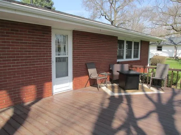 $240,000 | 2337 North Lynn Avenue, Freeport, IL 61032