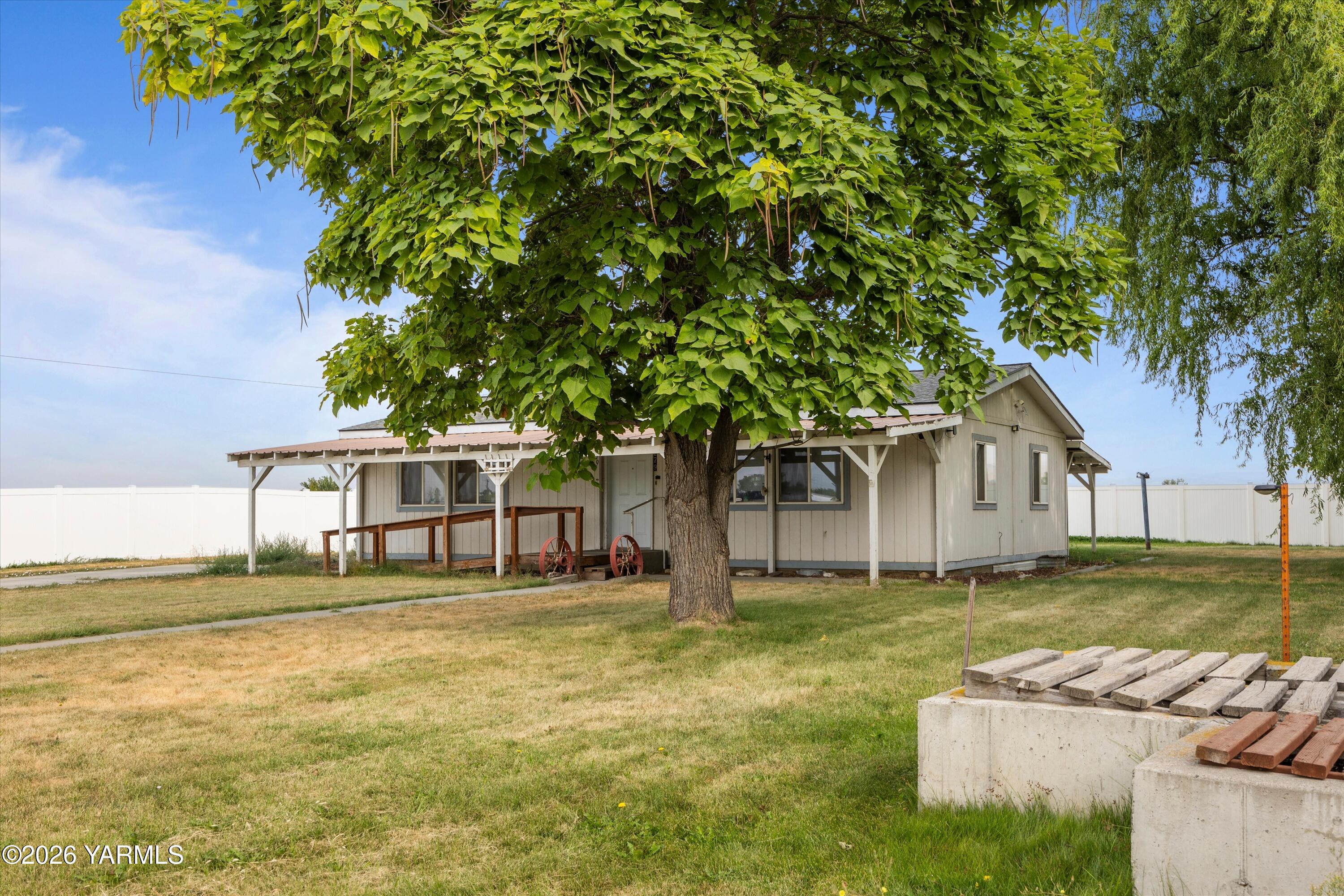 279 Carlsonia Road Zillah, WA 98953 - Photo 3 of 23 Front