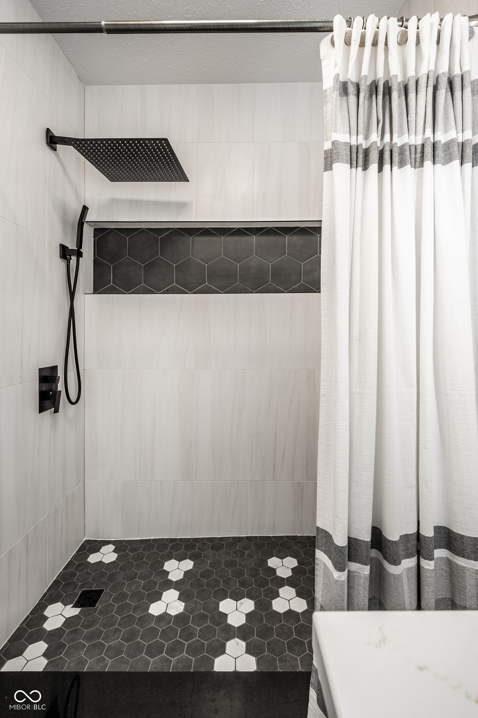 8425 Carthay Circle Fishers, IN 46038 - Photo 21 of 36