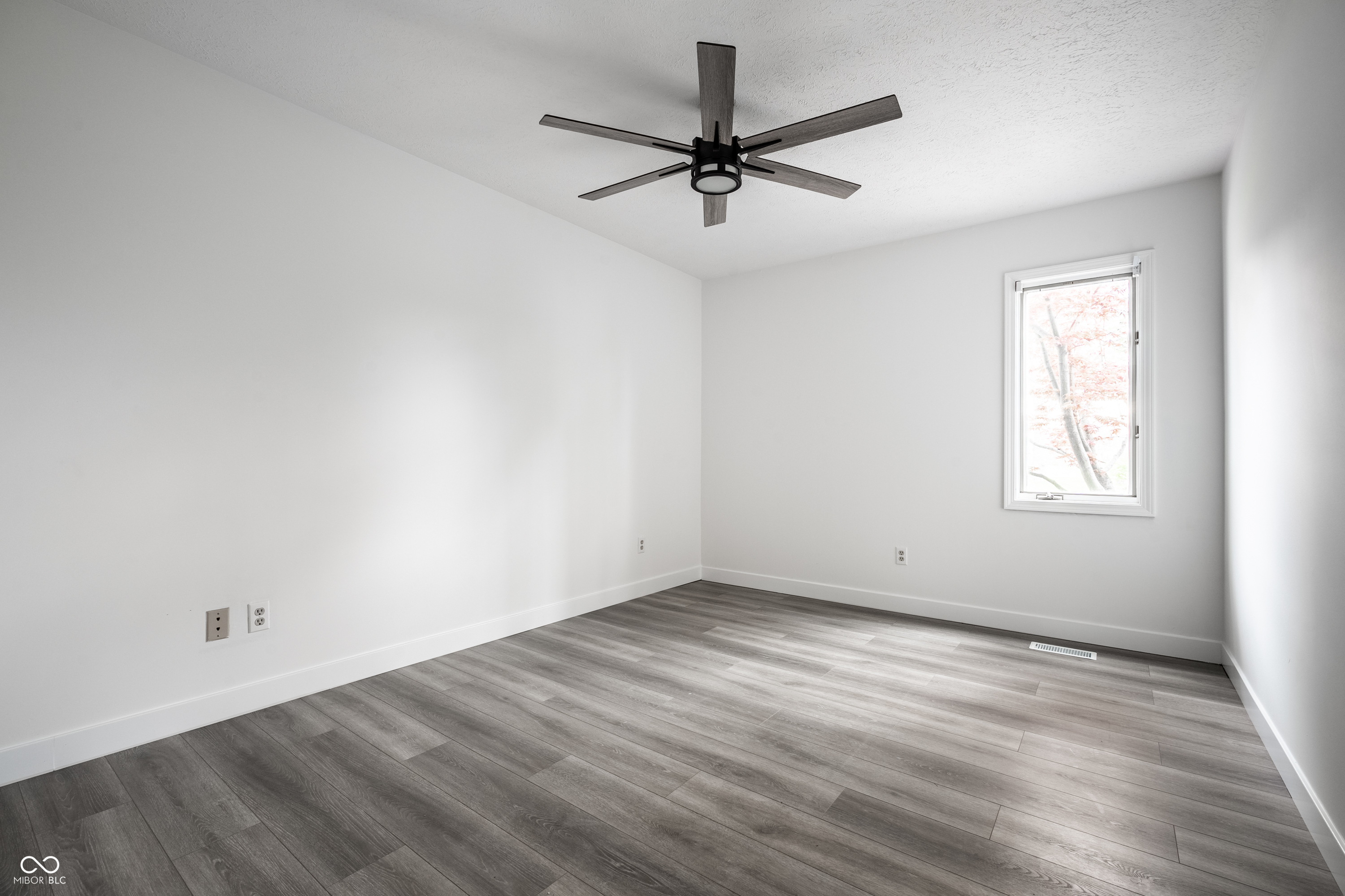 8425 Carthay Circle Fishers, IN 46038 - Photo 24 of 36