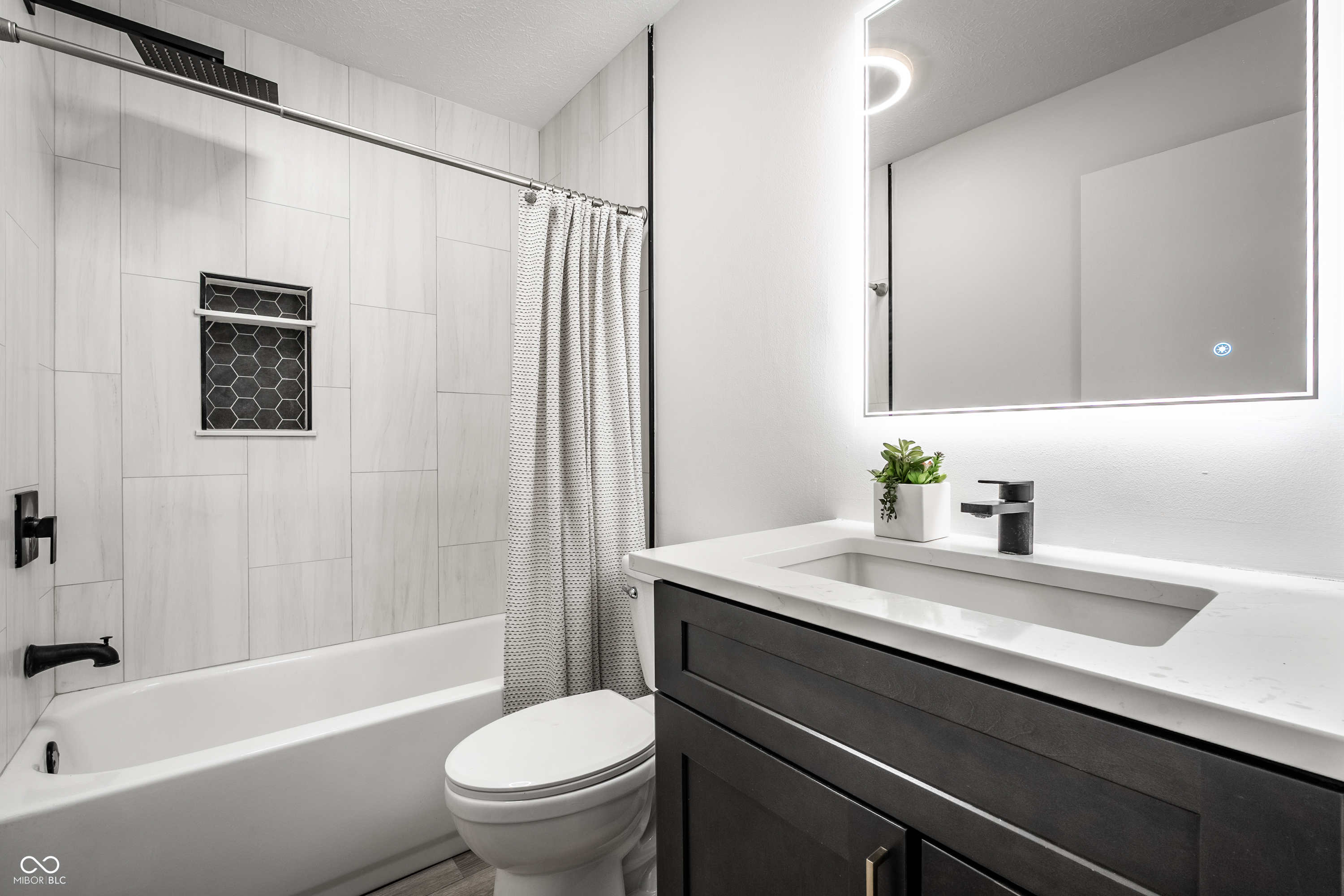 8425 Carthay Circle Fishers, IN 46038 - Photo 25 of 36