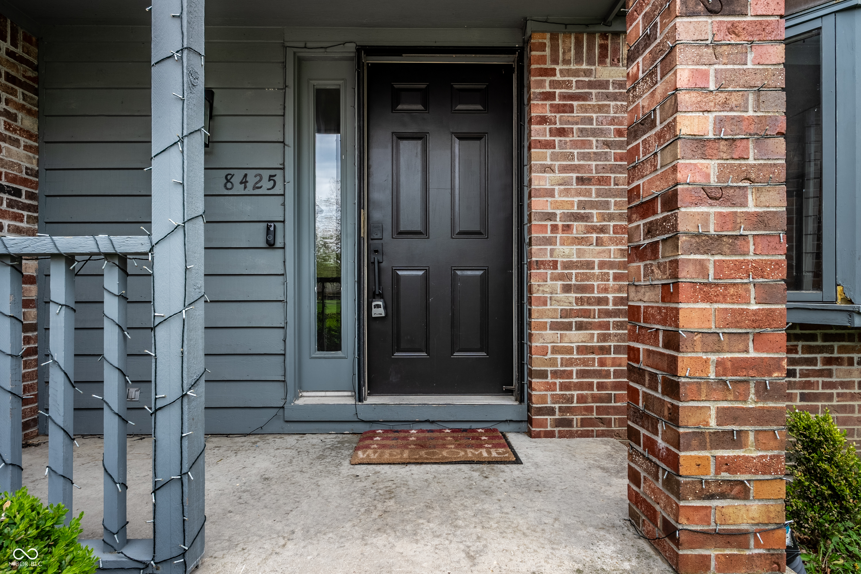 8425 Carthay Circle Fishers, IN 46038 - Photo 4 of 36