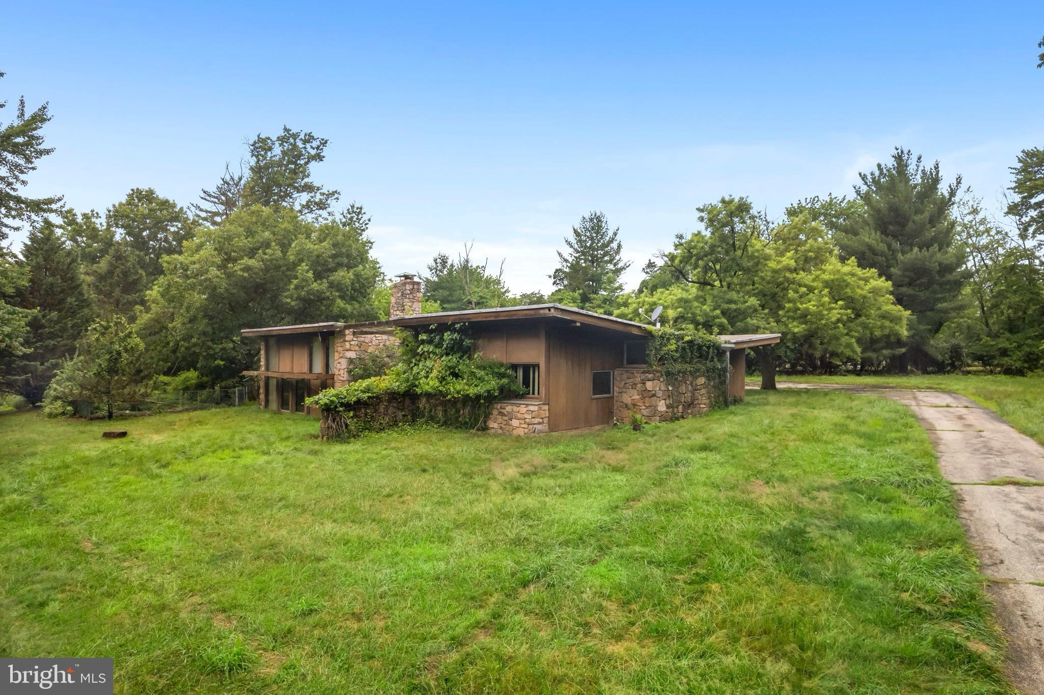 2935 Whitehall Road Norristown, PA 19403 - Photo 5 of 42