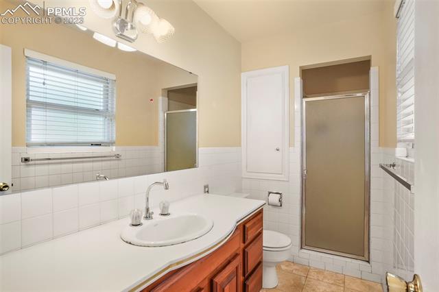 2913 Marilyn Road Colorado Springs, CO 80909 - Photo 20 of 34 Primary Suite bath