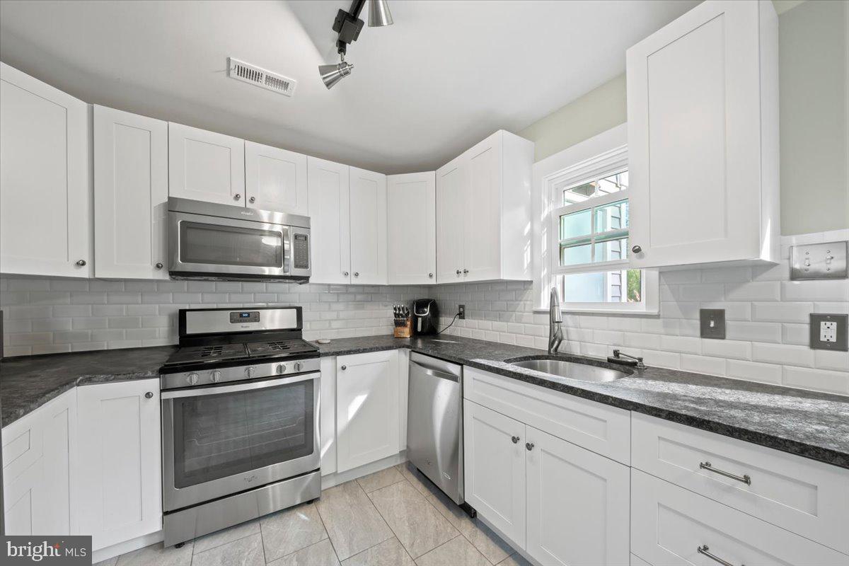 718 Rutland Court Sewell, NJ 08080 - Photo 9 of 28