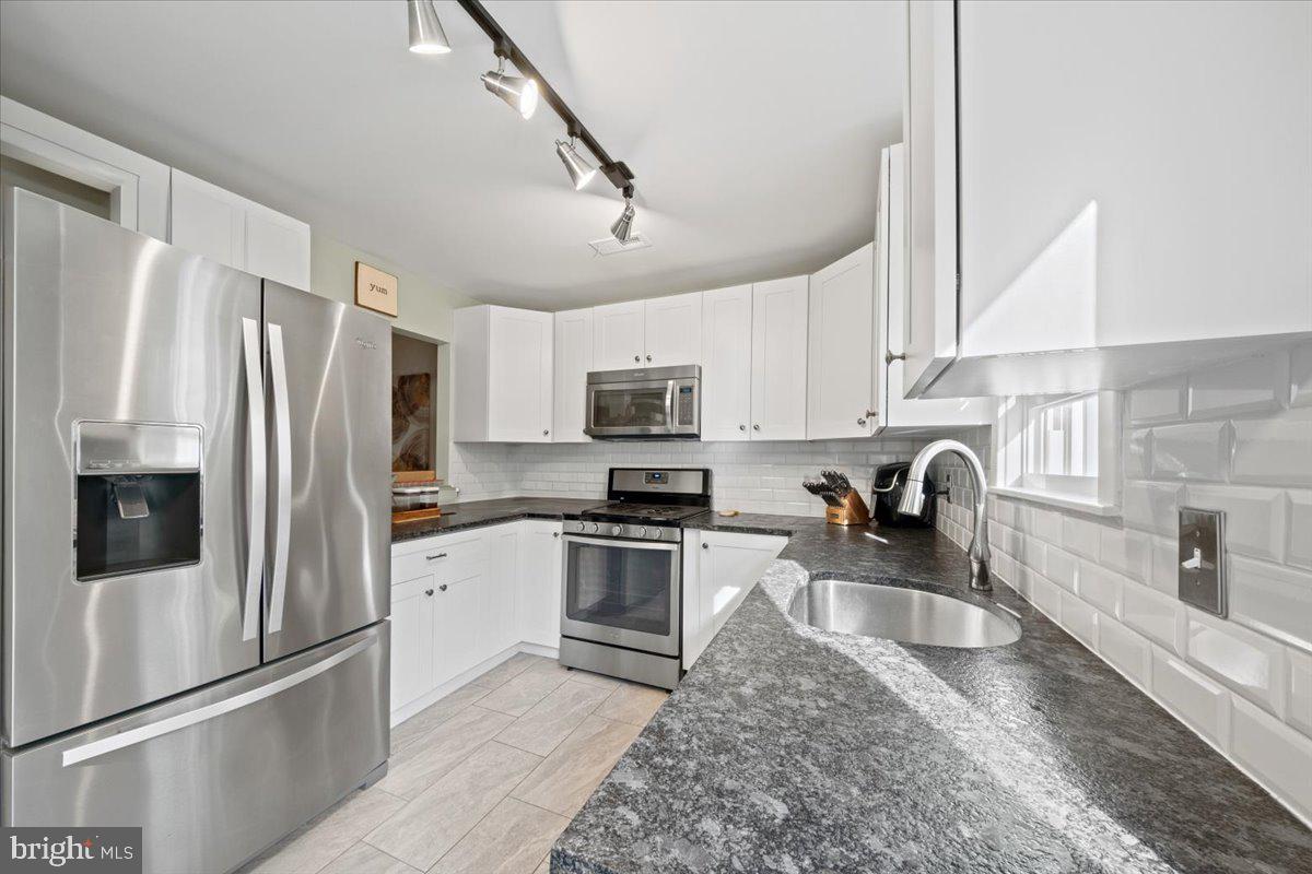 718 Rutland Court Sewell, NJ 08080 - Photo 10 of 28
