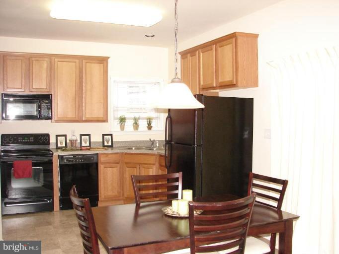 3628 Edgemont Street Edgewater, MD 21037 - Photo 22 of 25 Kitchen/Dining Room
