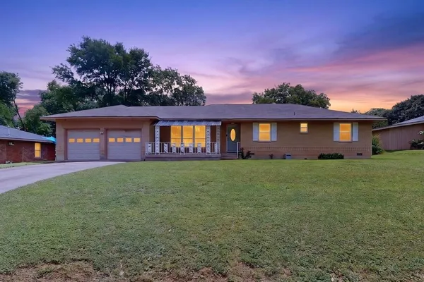 $258,000 | 504 Rickey Canyon Avenue, DeSoto, TX 75115