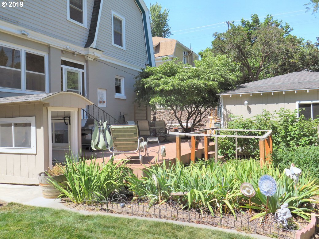 414 Northwest 4th Street Pendleton, OR 97801 - Photo 5 of 32