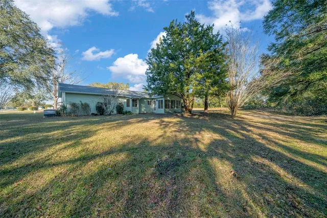 a view of a house with a yard