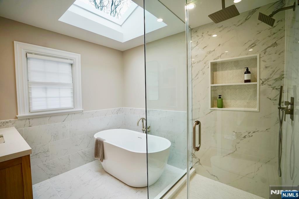 445 Pine Hill Road Leonia, NJ 07605 - Photo 15 of 29