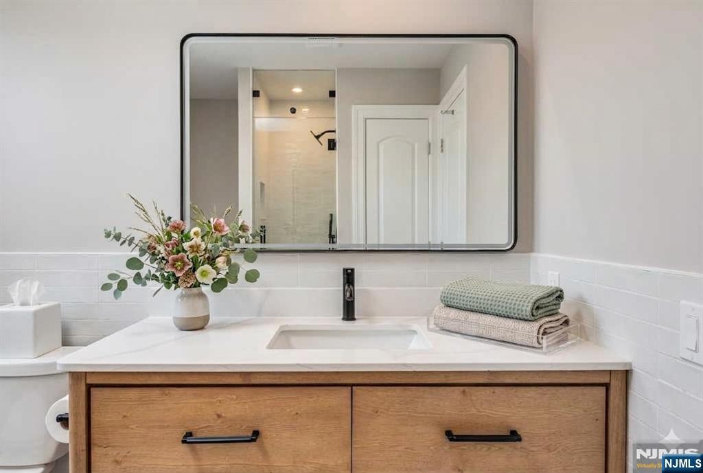 445 Pine Hill Road Leonia, NJ 07605 - Photo 16 of 29