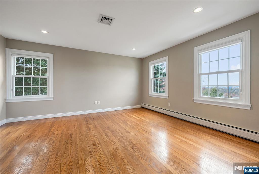 445 Pine Hill Road Leonia, NJ 07605 - Photo 18 of 29